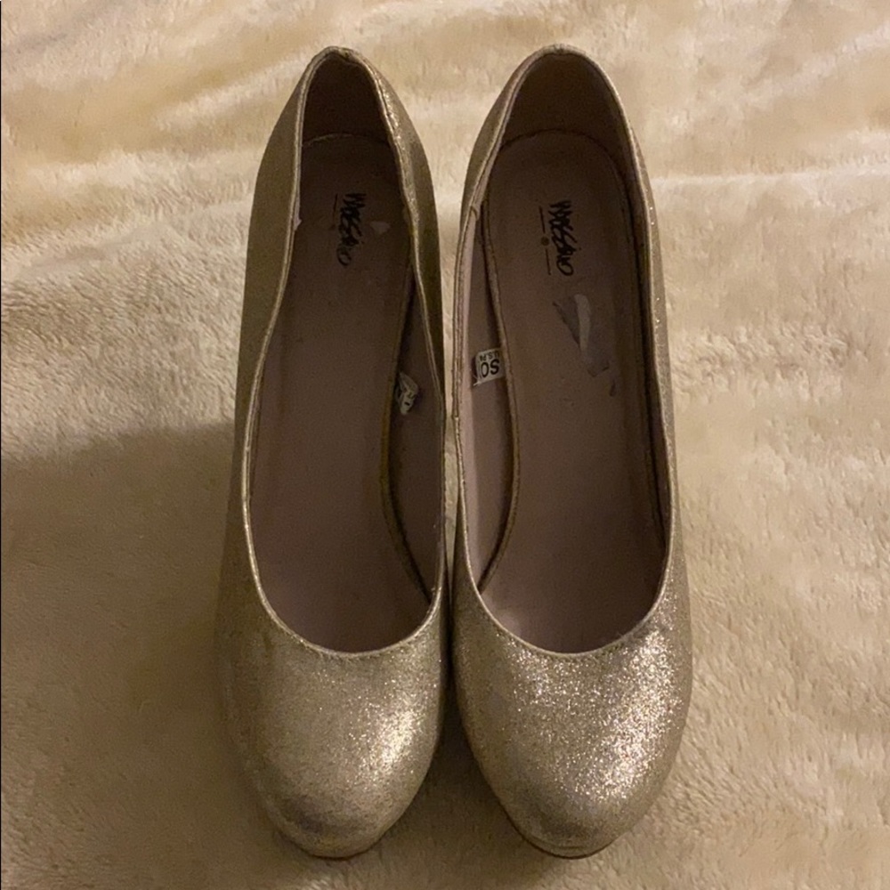 Gold glitter heels